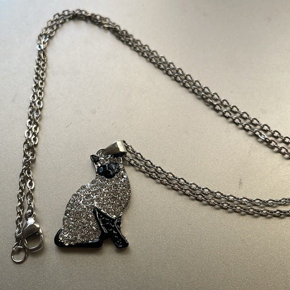 Crystal Cat Necklace with Chain, Siamese or Ragdoll long hair Kitty - Picture 4 of 4